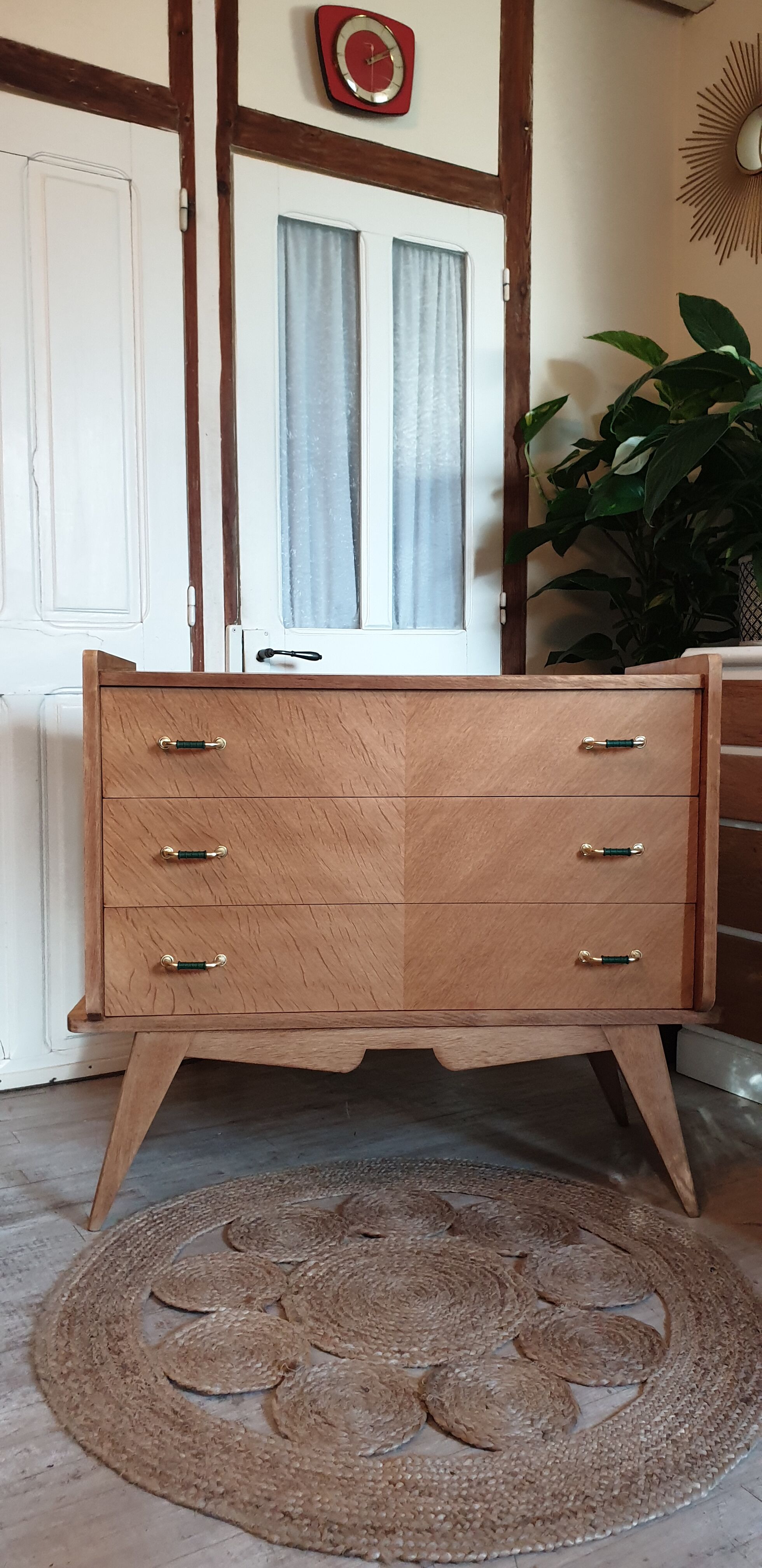 Chest of drawer compass feet