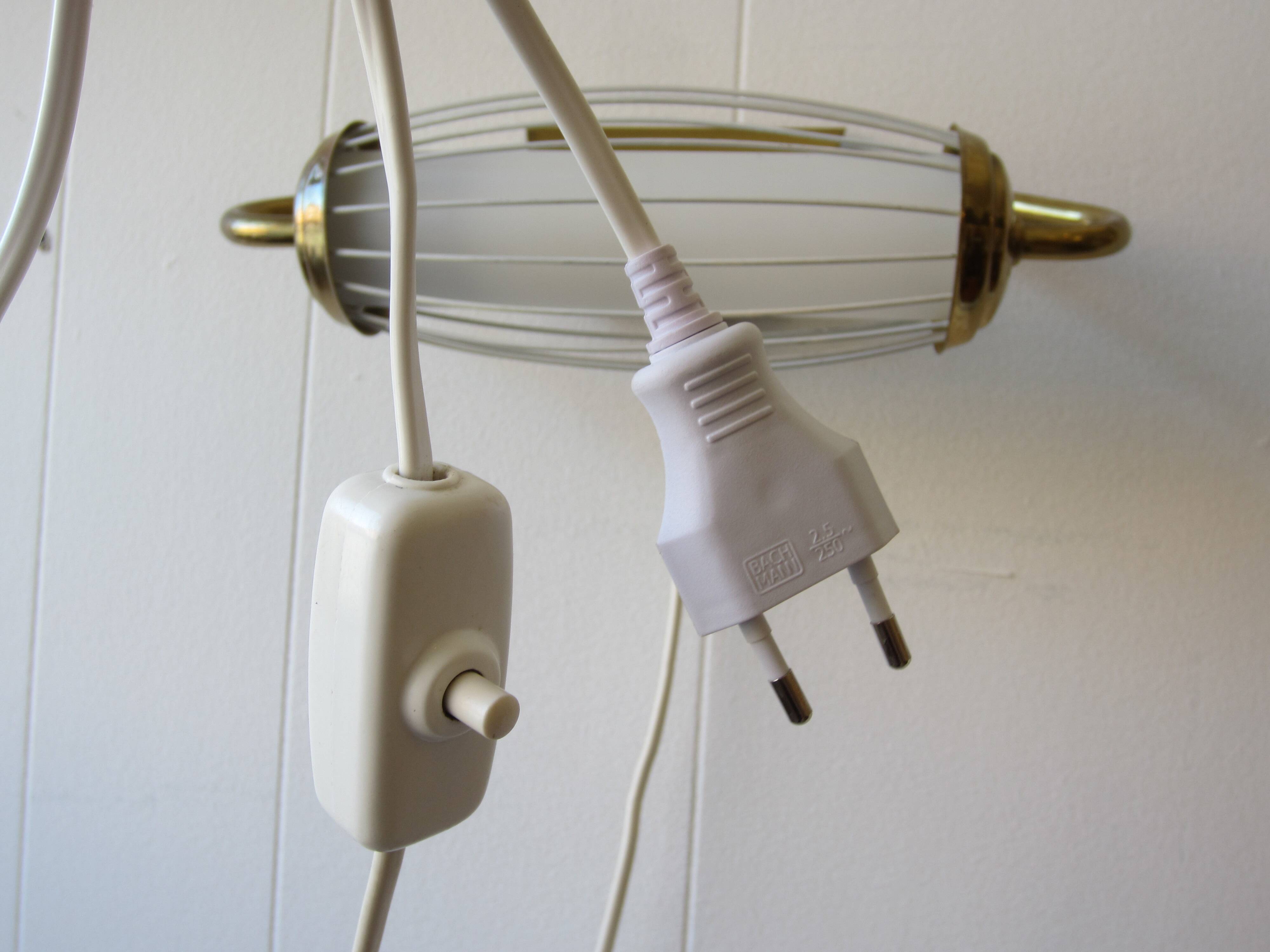 Scandinavian wall lamp in glass and brass