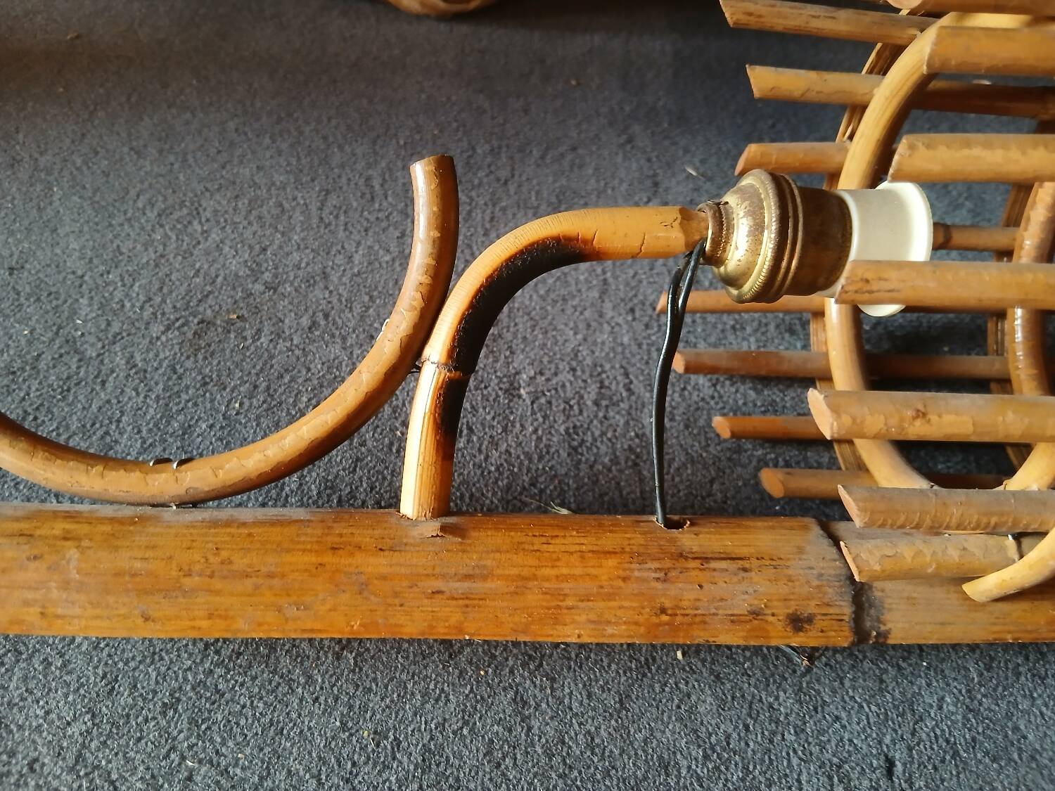 2 appliques en bambou et rotin, années 50-60