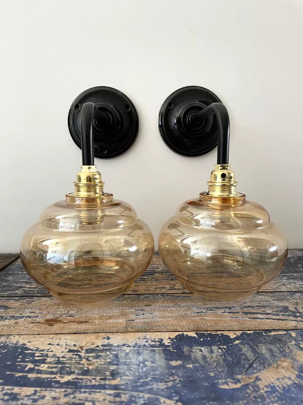 Pair of vintage sconces in electrified golden glass to nine