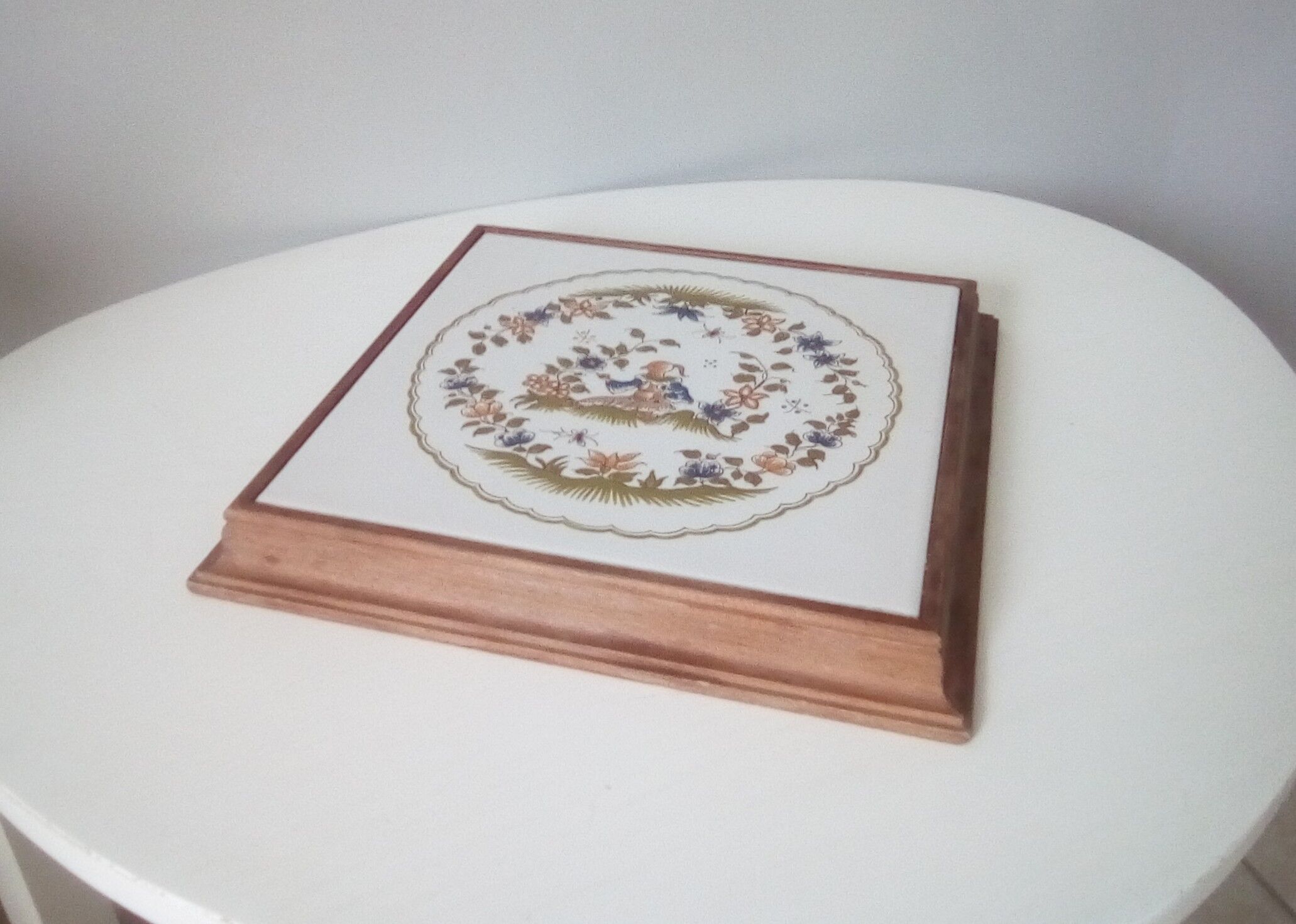 Underside of Provençal dish