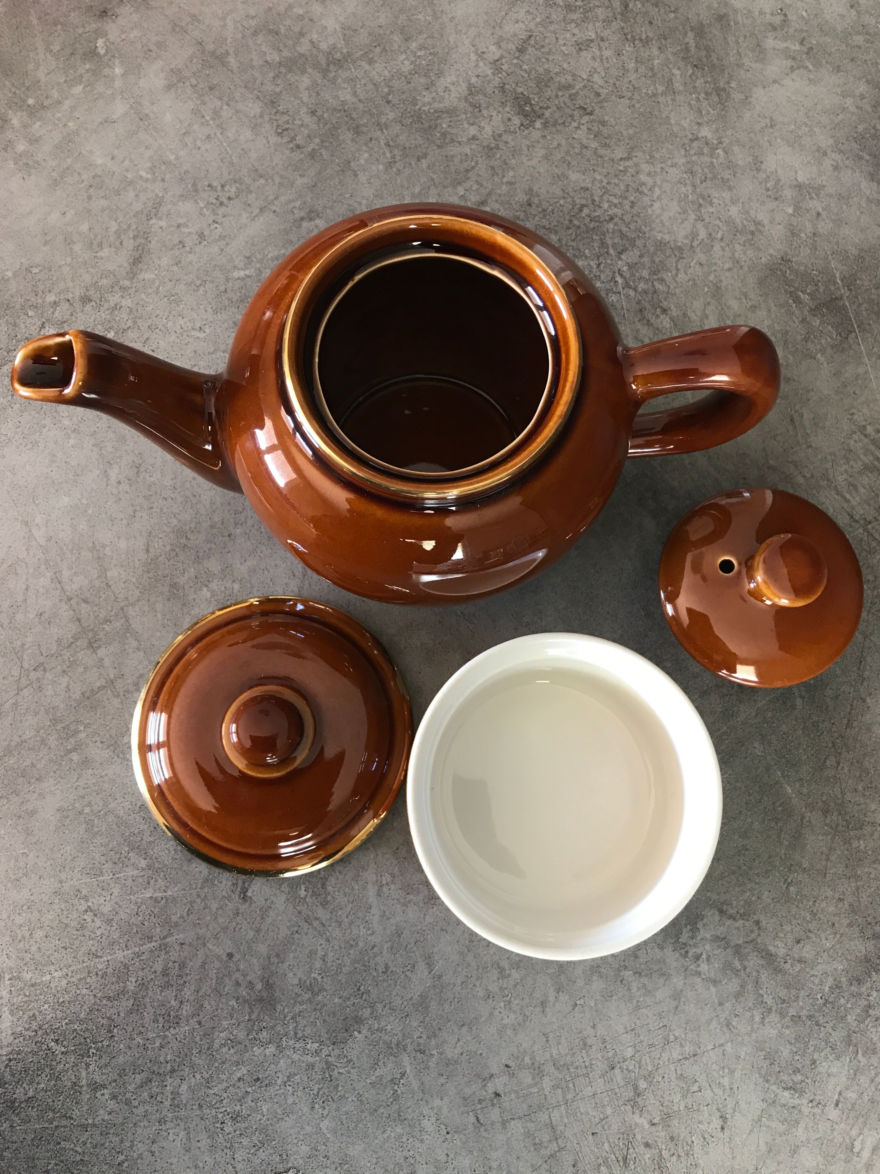 Teapot AND sugarpot