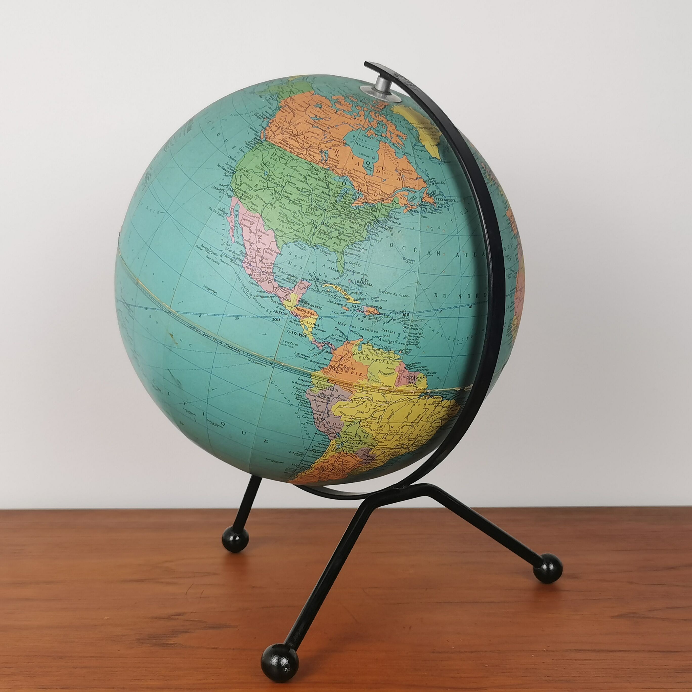 Tripod tarid globe