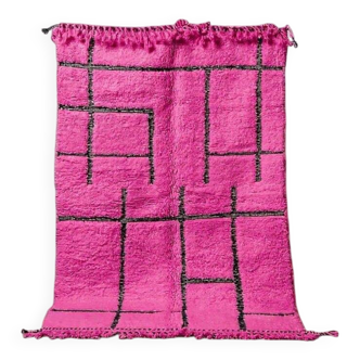 Handmade wool rug with traditional pink patterns 150x250 cm
