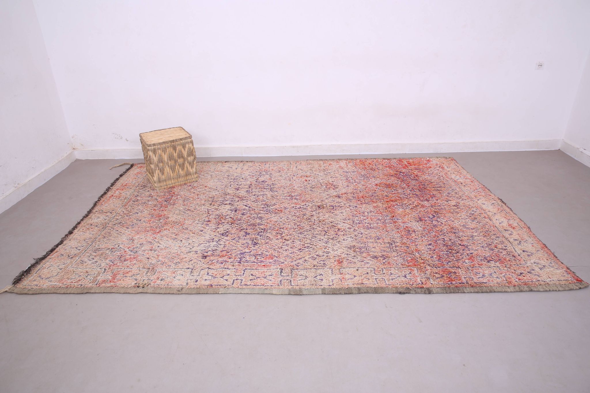 Pink Vintage Moroccan Rug 197 x 320 cm, Berber Wool Rug, Handmade Boho Rug