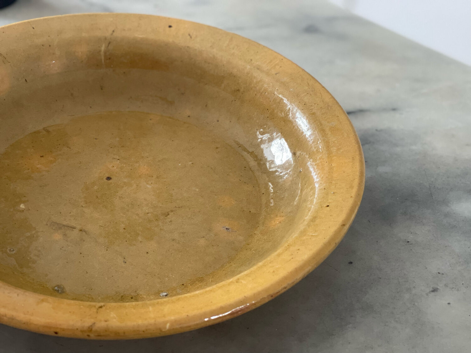 Glazed stoneware dish