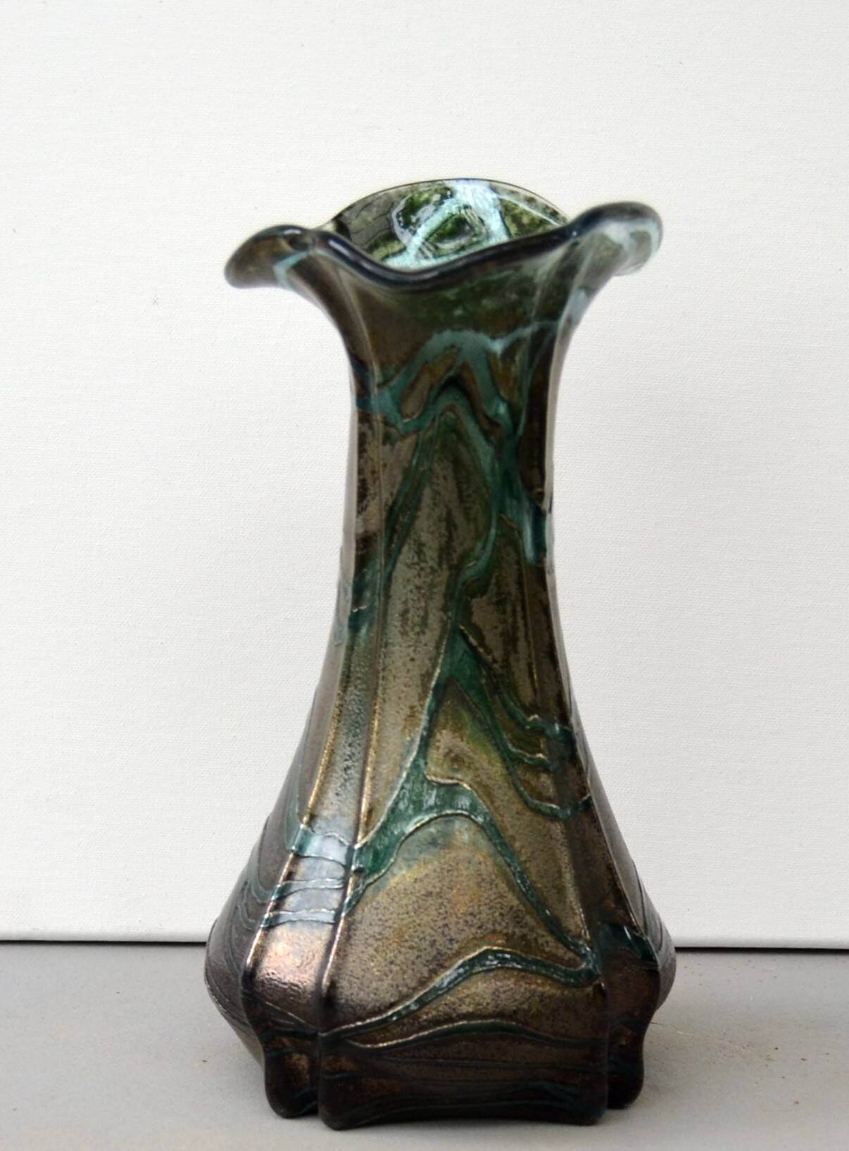 Verre tourmaline irisé Art Nouveau Weinfurter Glashutten Allemagne fabriqué dans les années 80