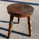 Tabouret tripode en bois tourné