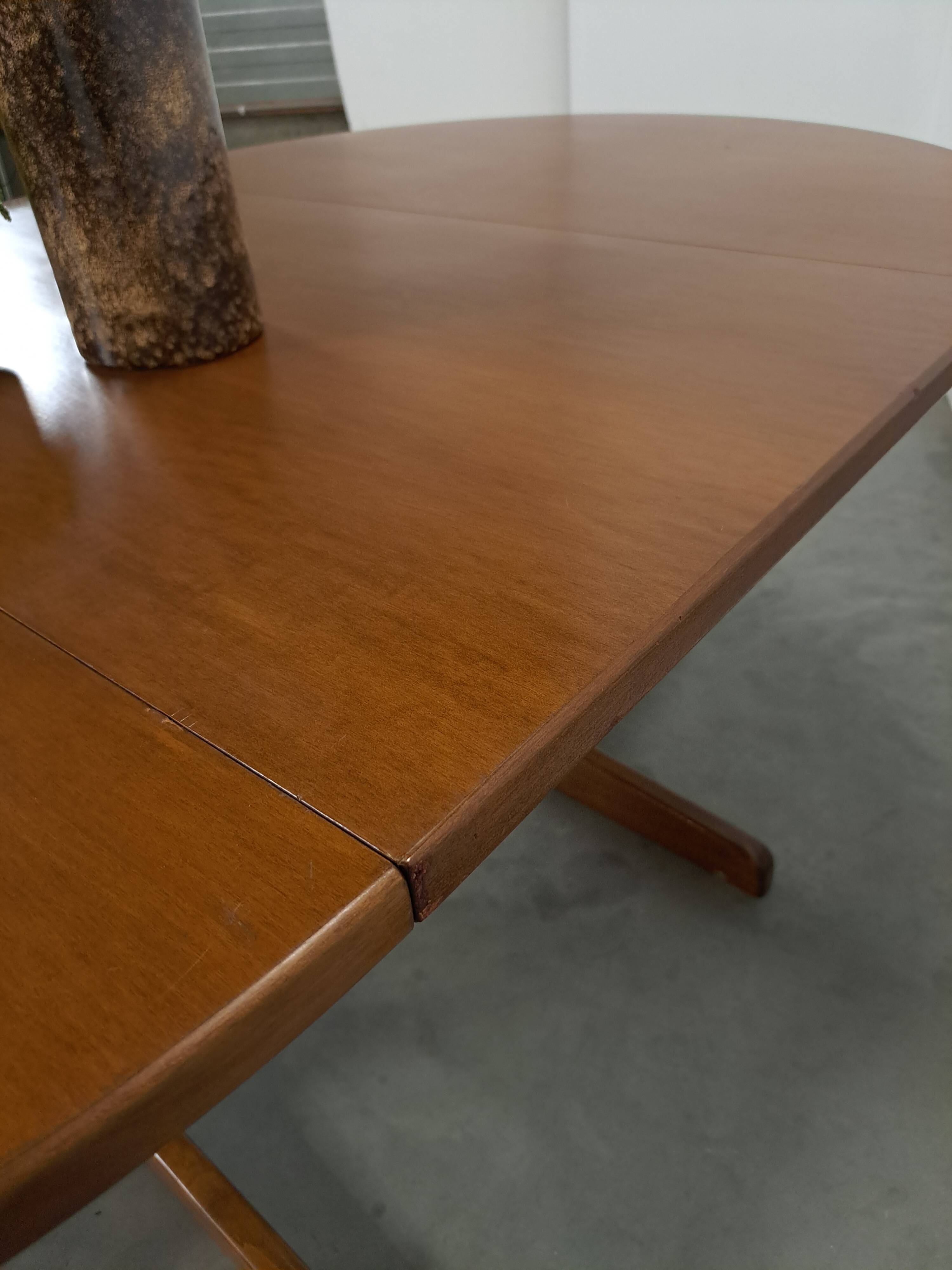 Ronde uitschuifbare eettafel Thonet
