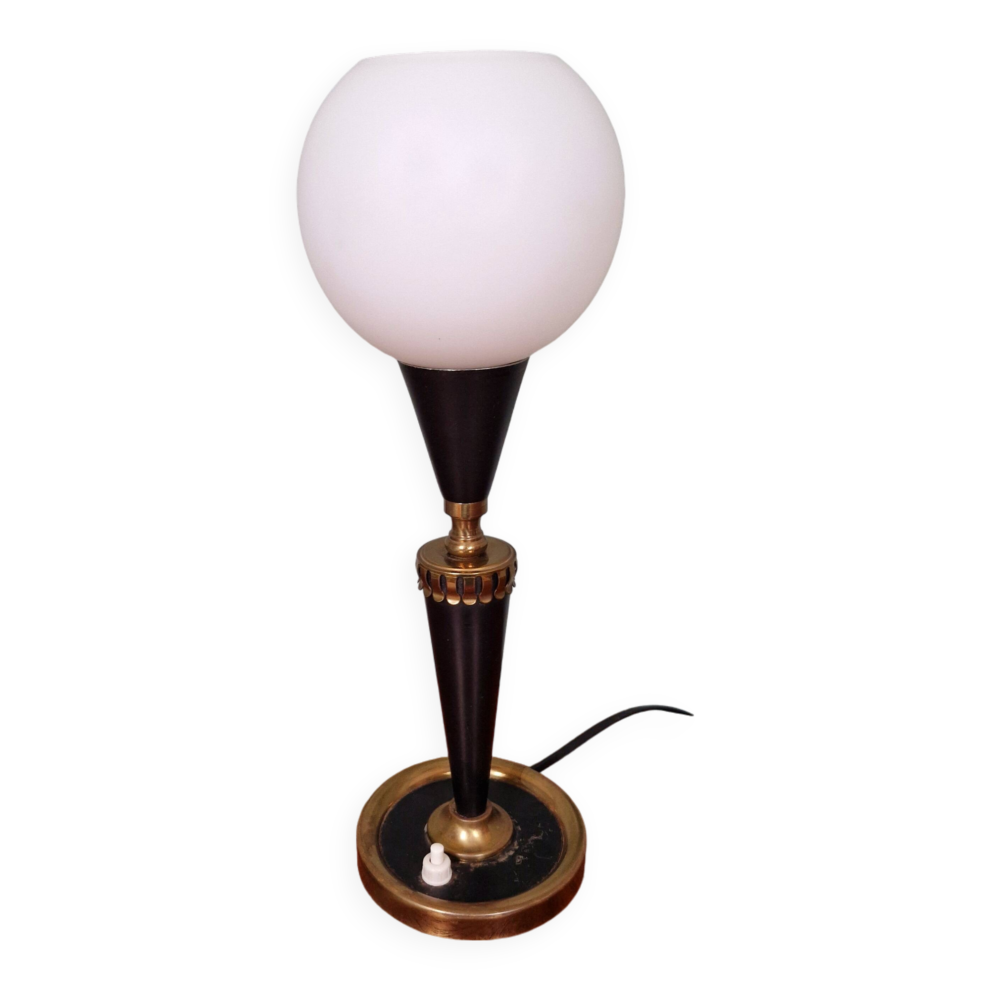 Lampe de table en métal laqué noir et verre satiné blanc, années 1950