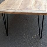 Table basse en bois avec pieds épingles