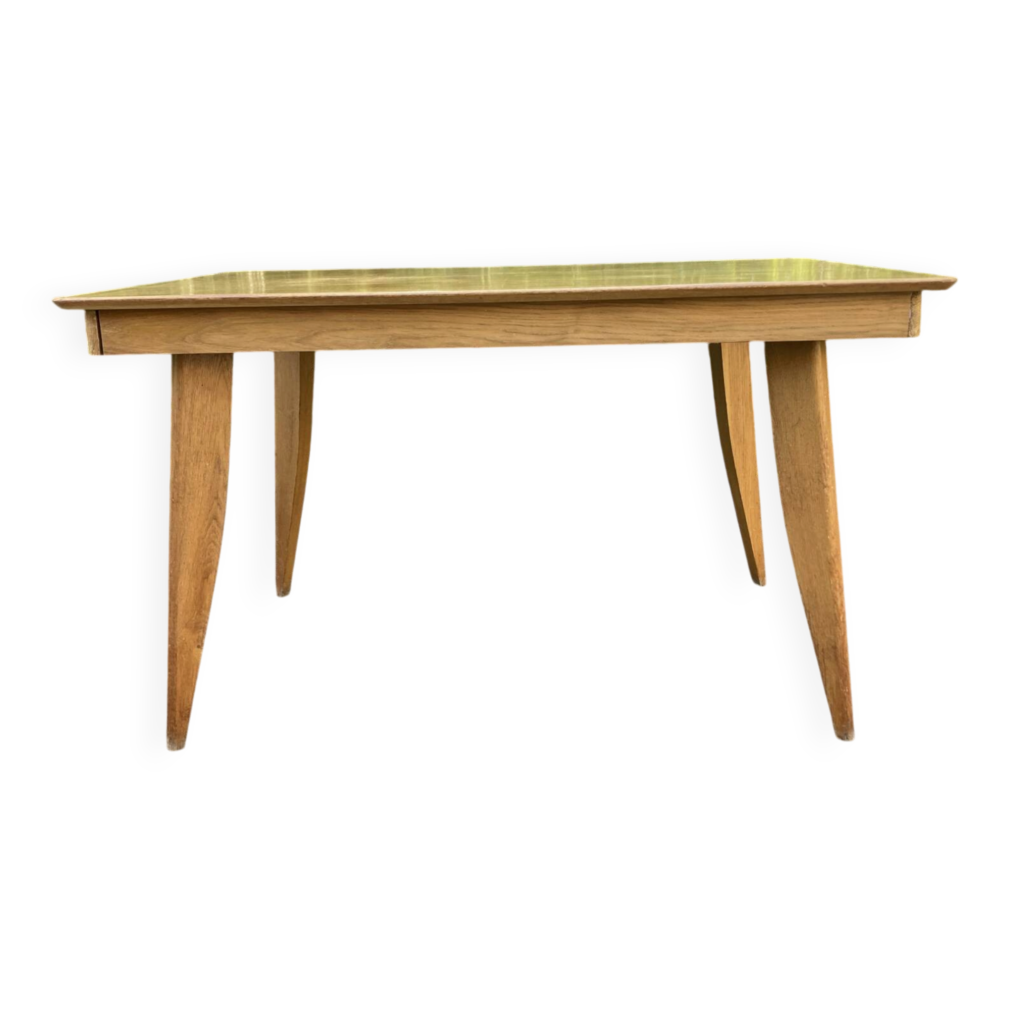Extendable vintage table with tapered legs.