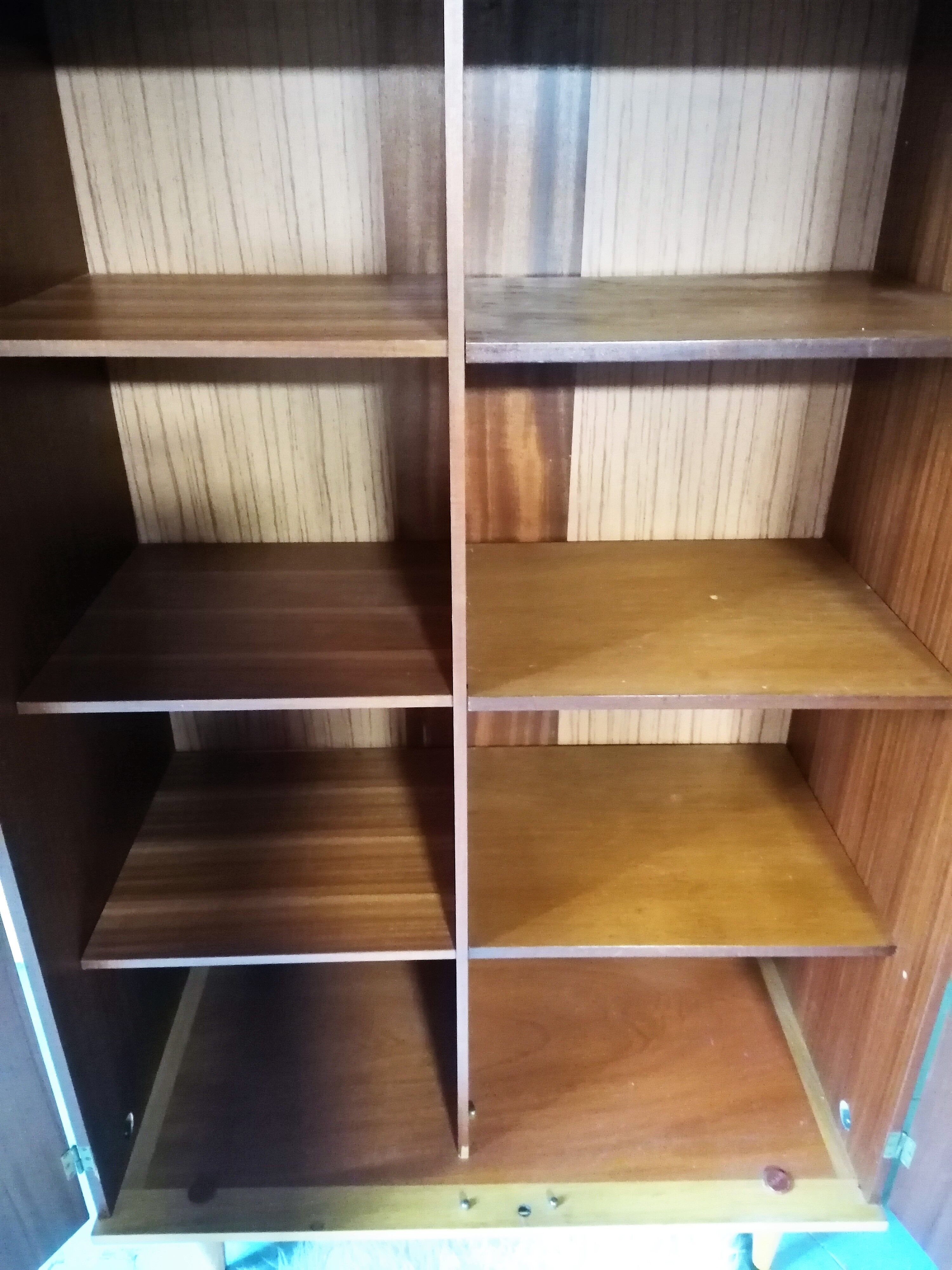 Armoire vintage