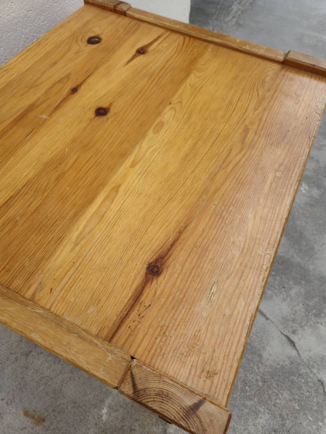 Regain bedside table in vintage pine