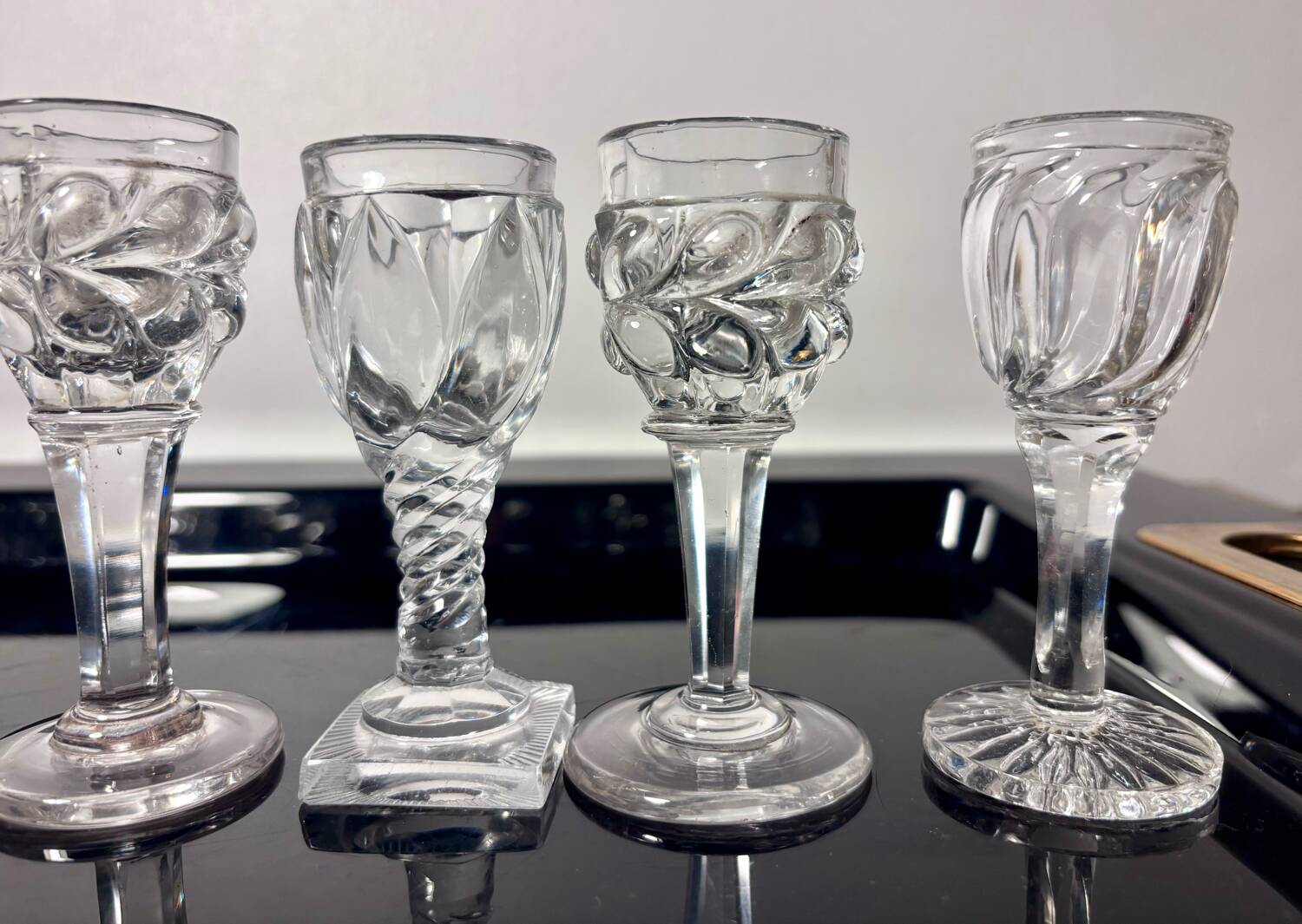 Cabaret set Baccarat 8 glasses and silver plated tray