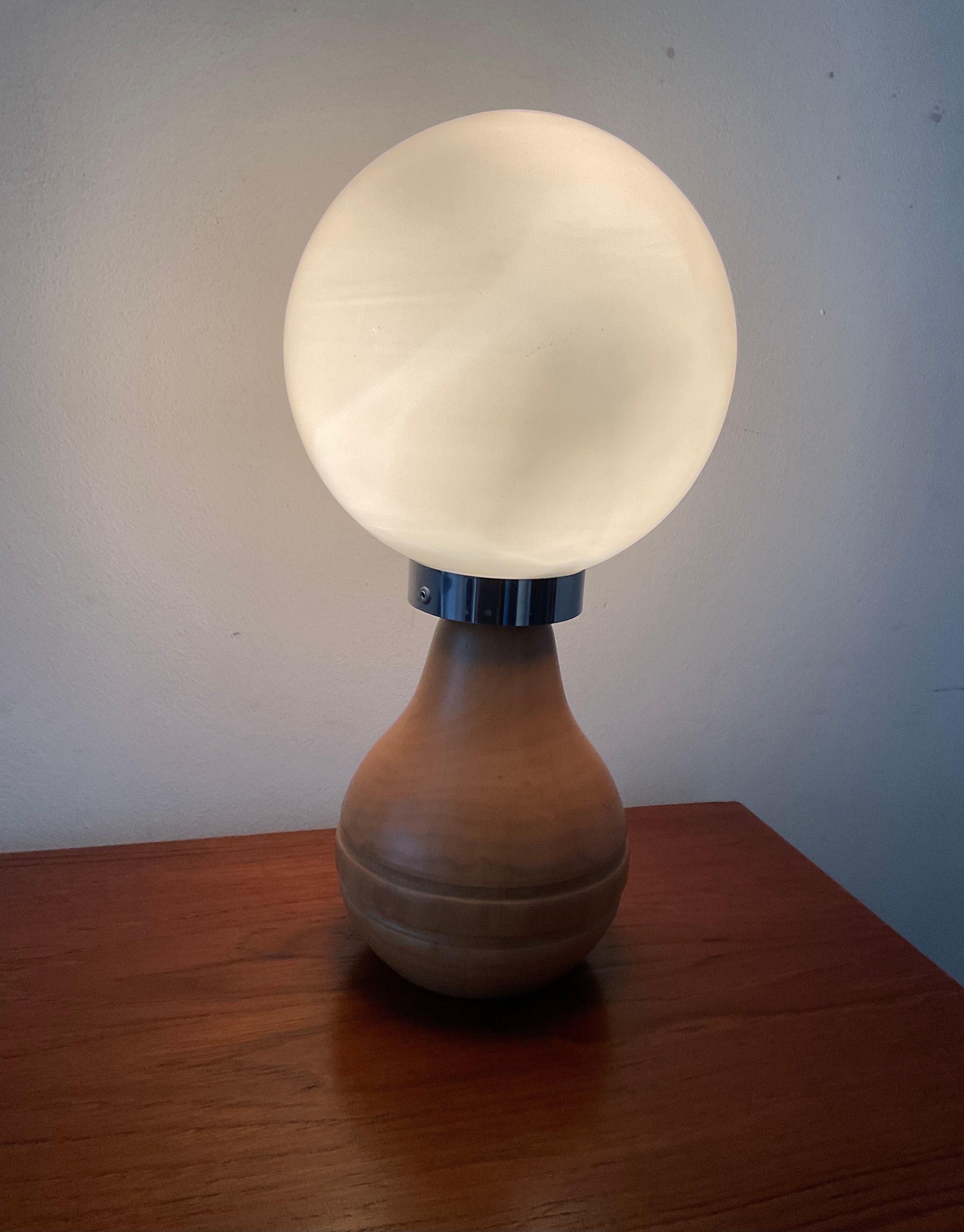 Vintage lamp in wood and opaline