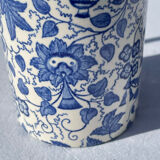 Mug cup with foliage decoration