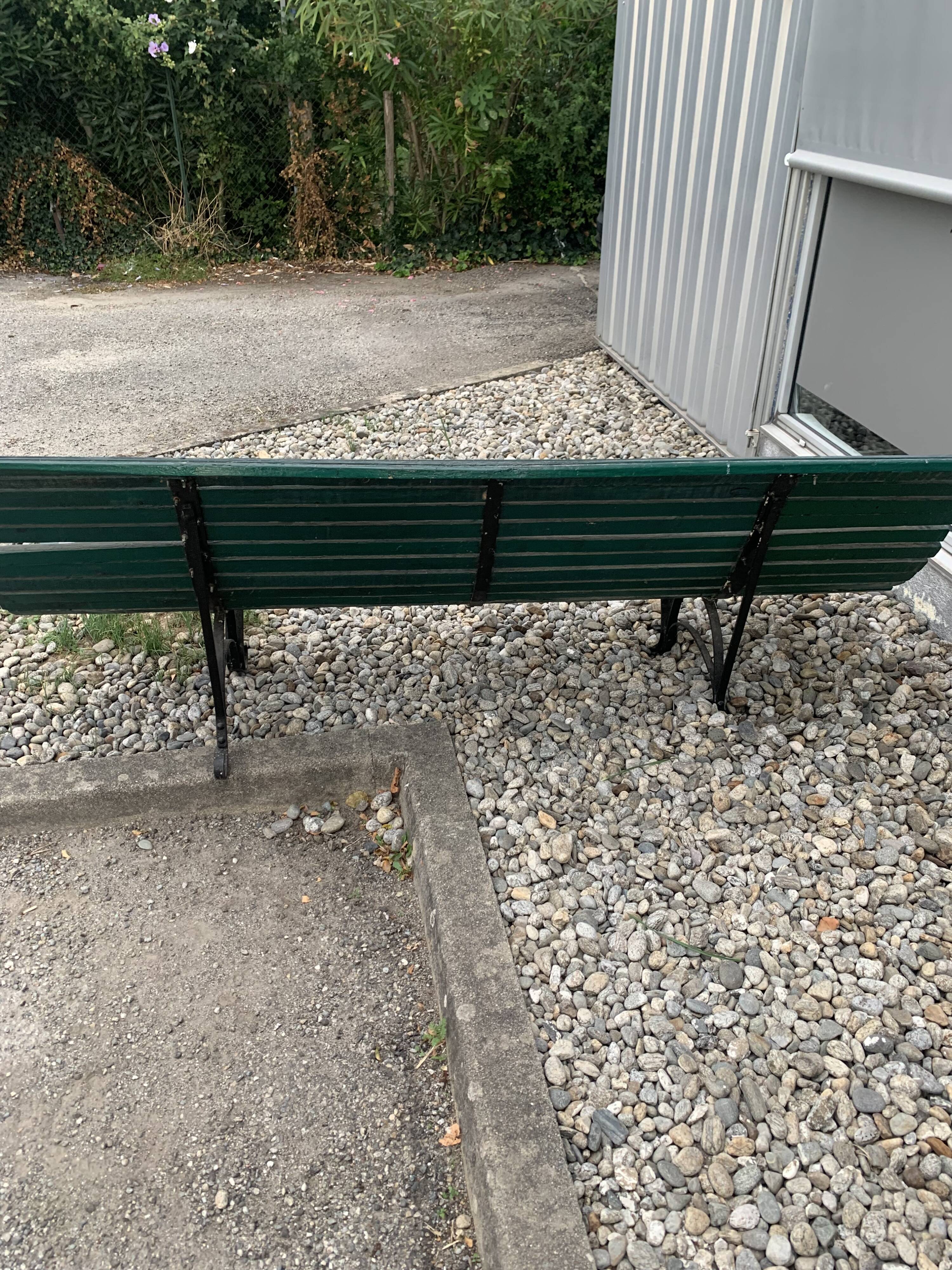 Garden bench in metal foot slats