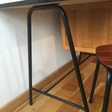 Bureau et chaise en formica