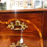 Curved chest of drawers of the eighteenth century