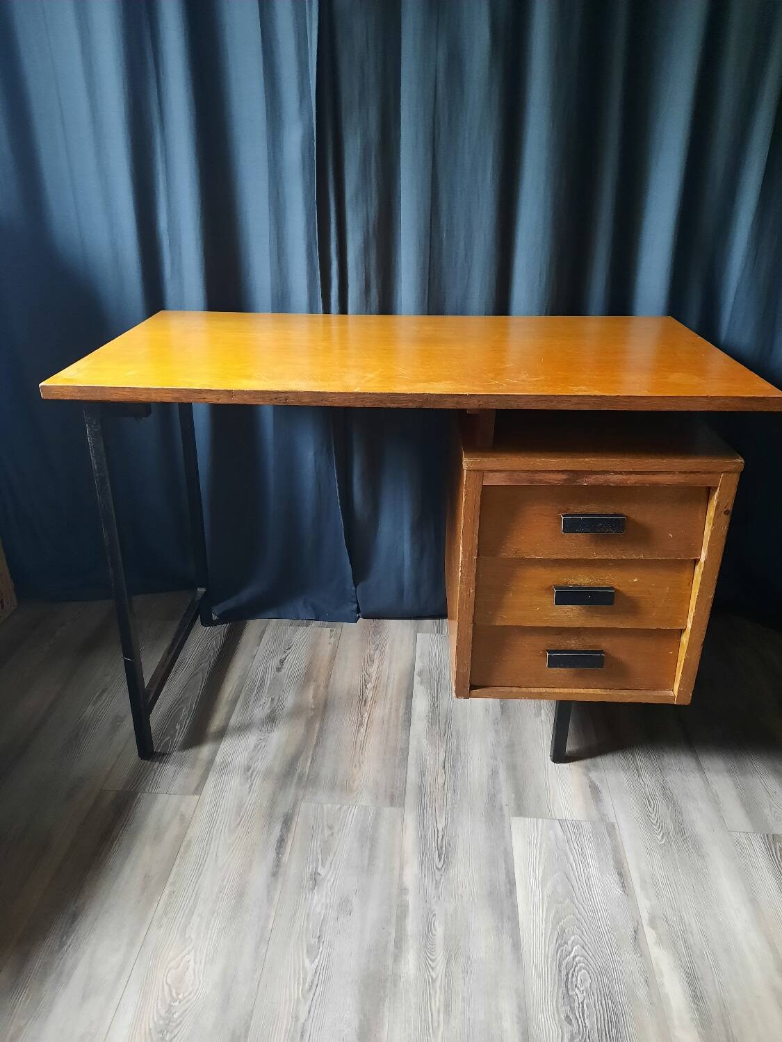 Bureau moderniste années 50