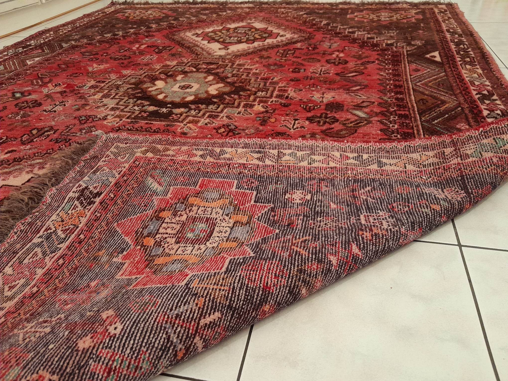 Handmade Persian Shiraz rug 292x220cm