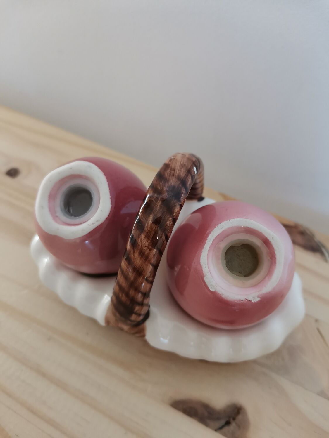 Set of salt shaker and pepper vintage apple slip in basket made in Korea