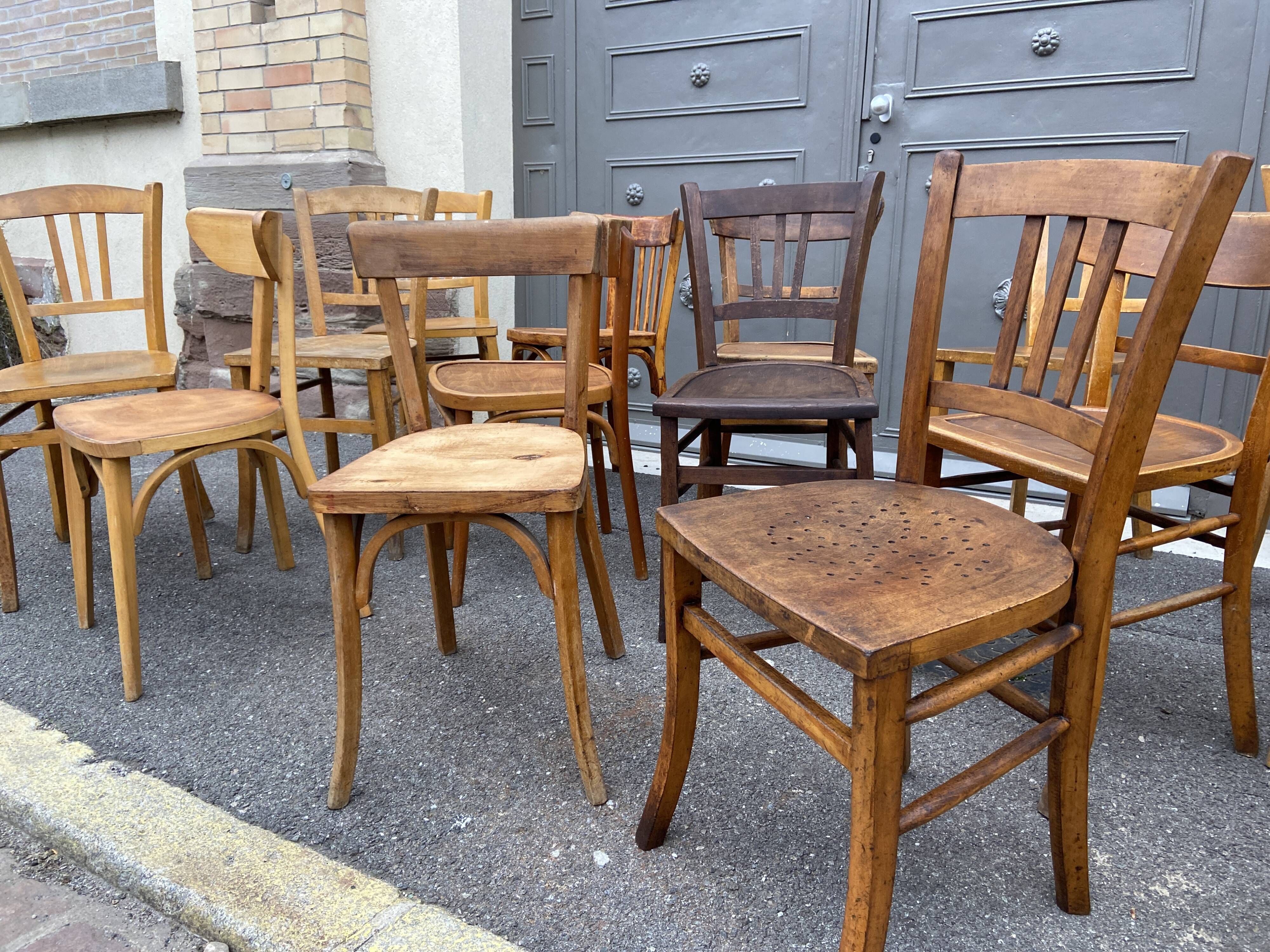 Set of 15 vintage curved wood coffee bistro chairs