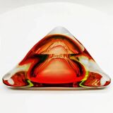 Superbe grand cendrier ou vide-poches triangulaire en verre de Murano des années 60. Fabriqué en Italie.