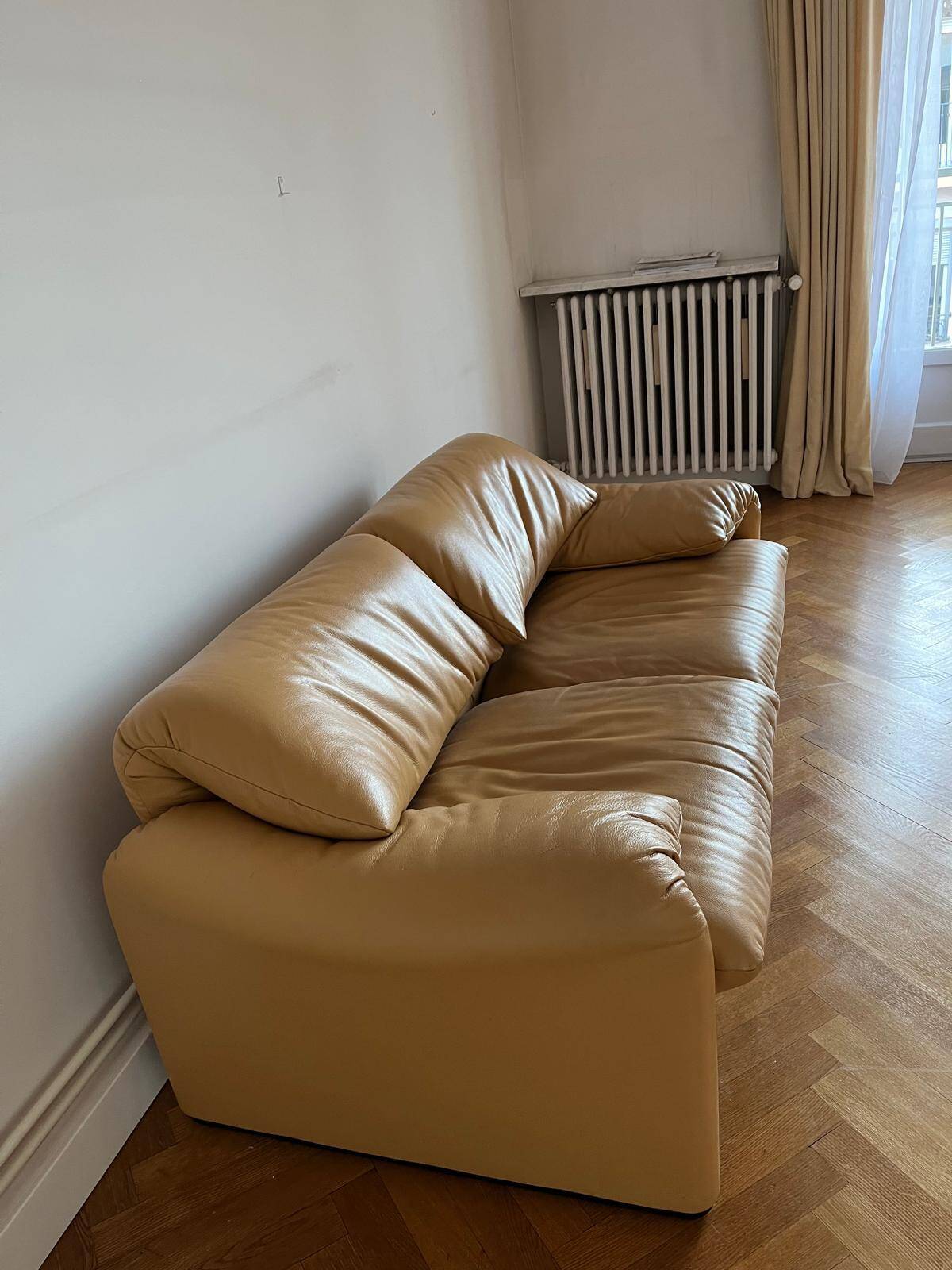 Cassina Maralunga sofa by Vico Magistretti