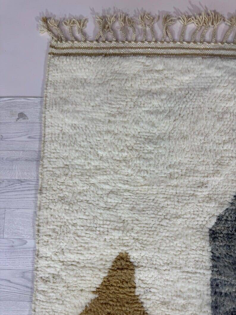 Handmade wool rug for decoration, size 200 x 300 cm