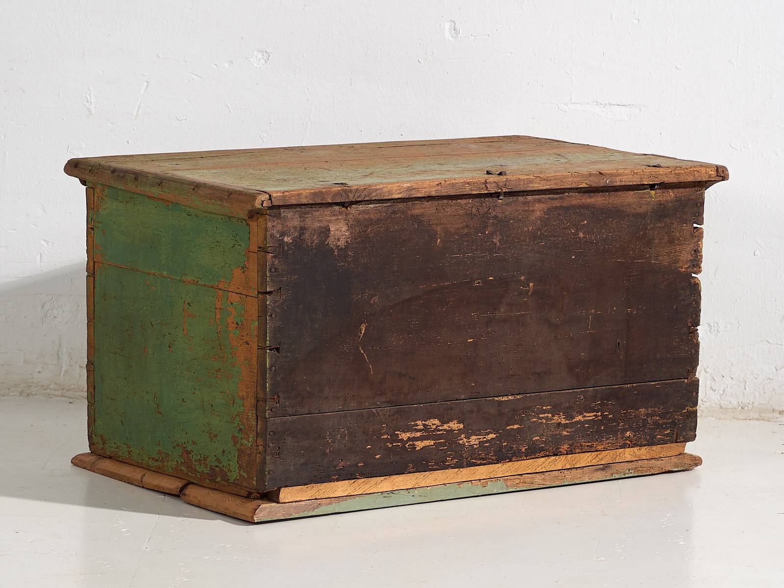 Antique chest with green patina (Year 1839)