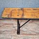console / table de style industriel, pleine de caractère.