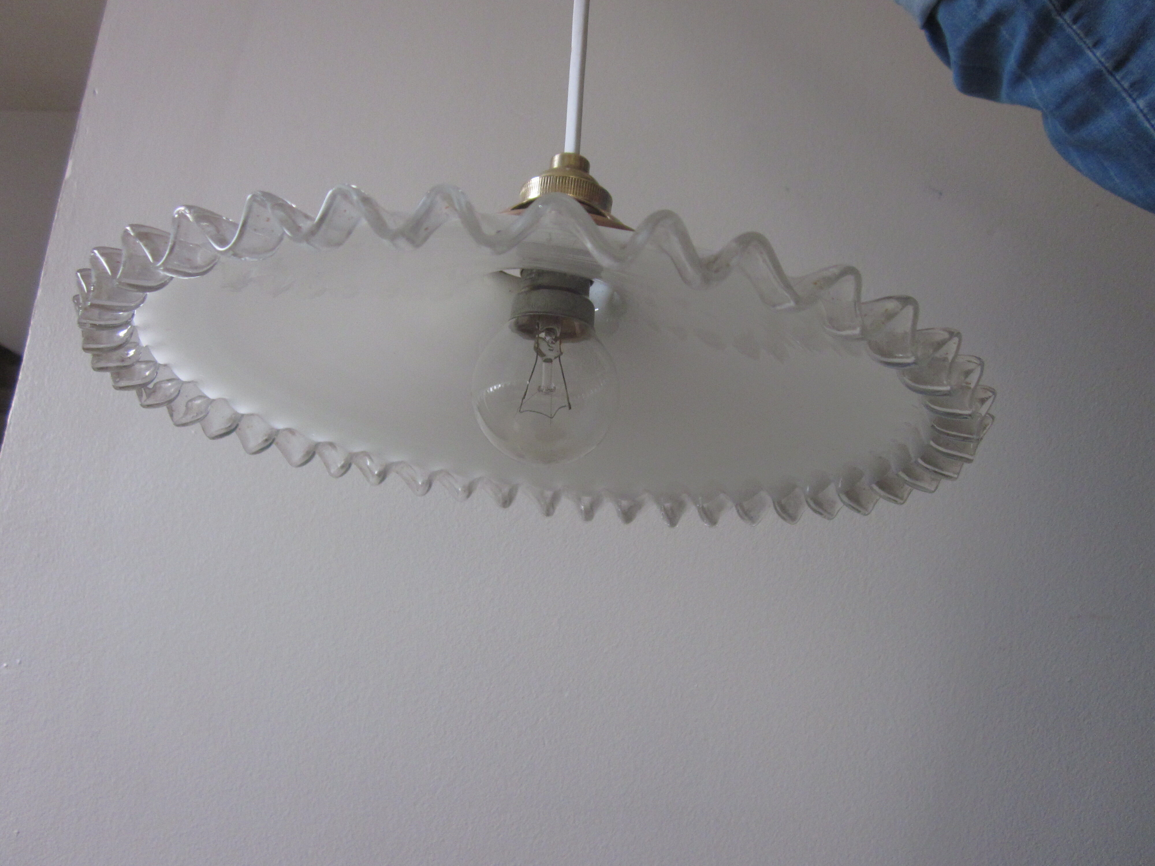 Old hanging in opaline dentelè