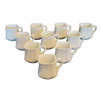 10 anciens pots à crème en porcelaine