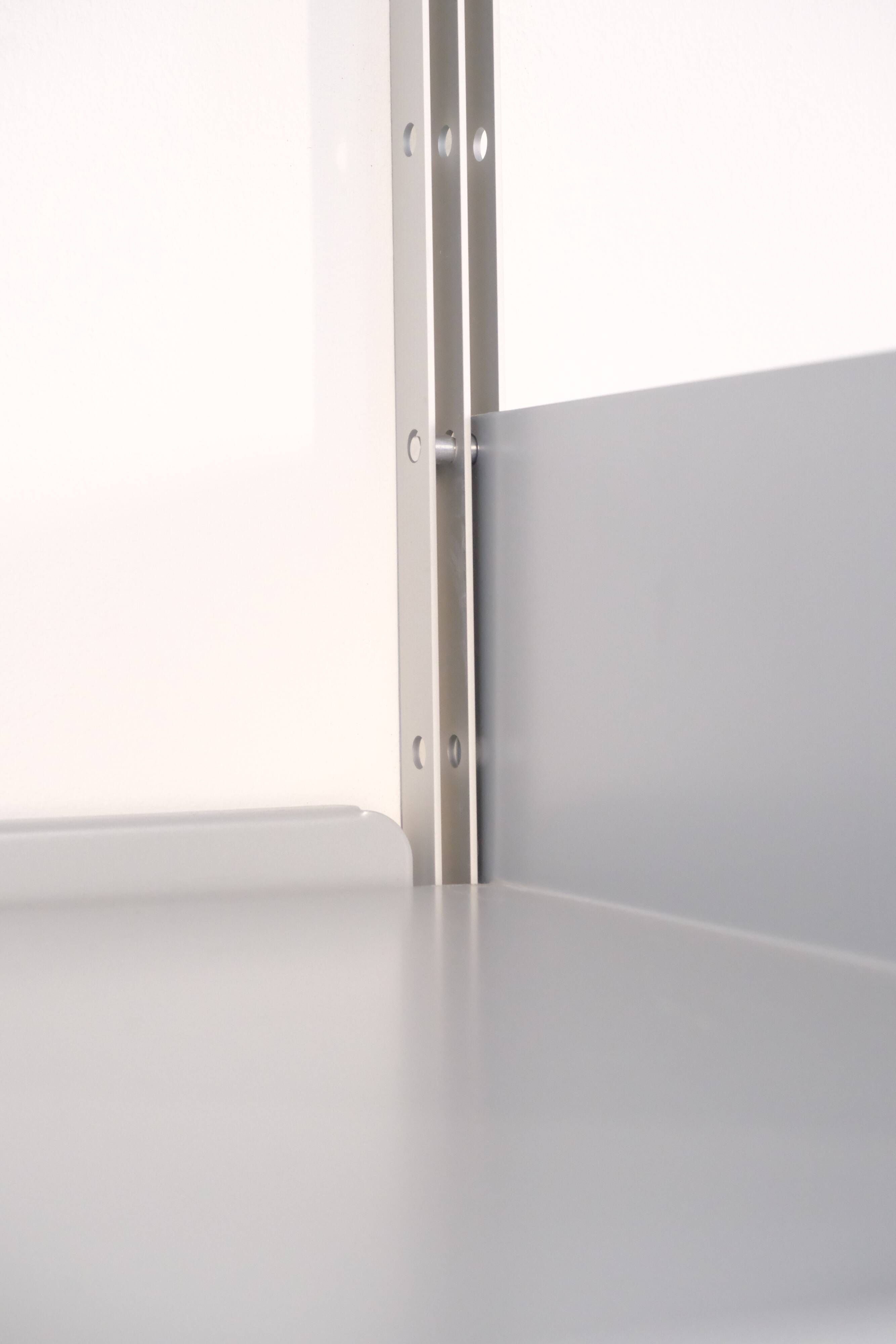 Système de rayonnage “606” par Dieter Rams / Vitsœ