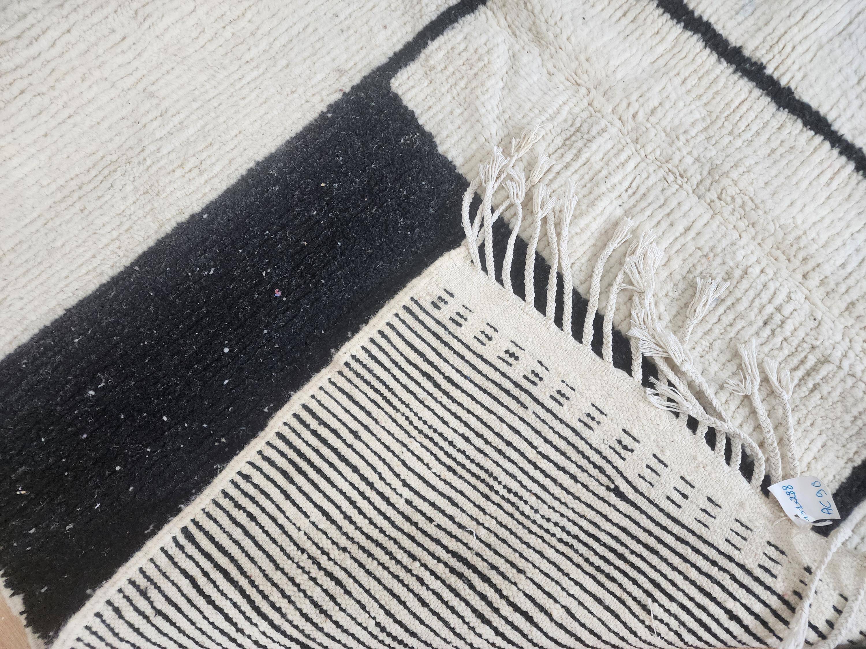 Unique handmade Berber rug 2.5x1.5 m