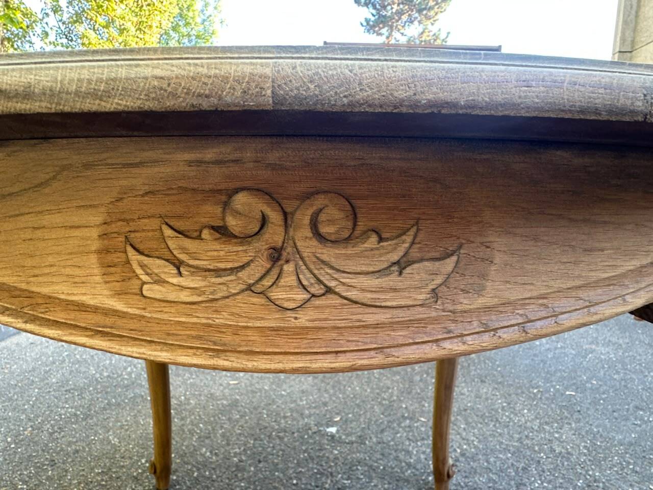Round extendable dining table Louis XV stripped in solid oak 1950