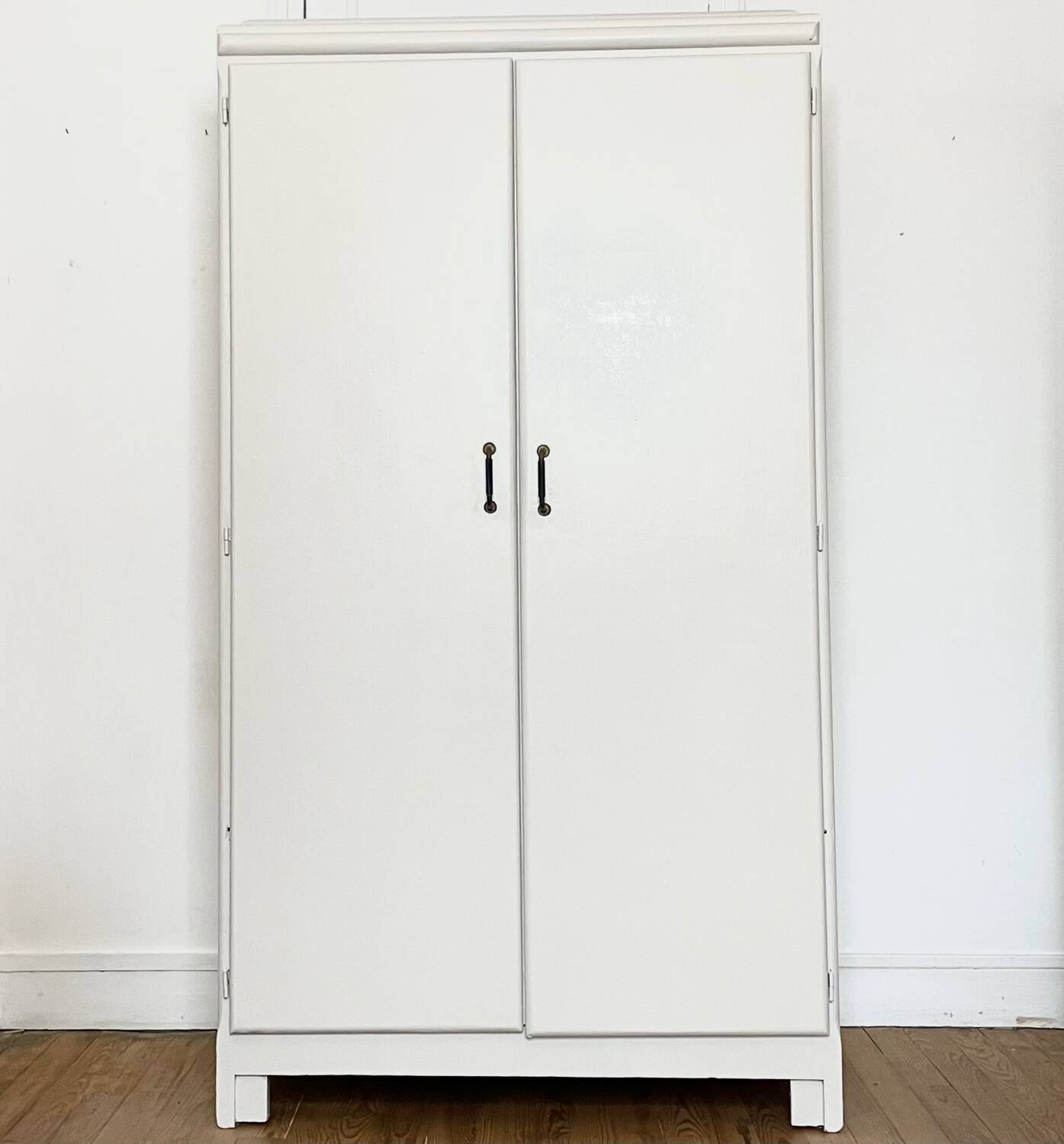 Armoire parisienne beige