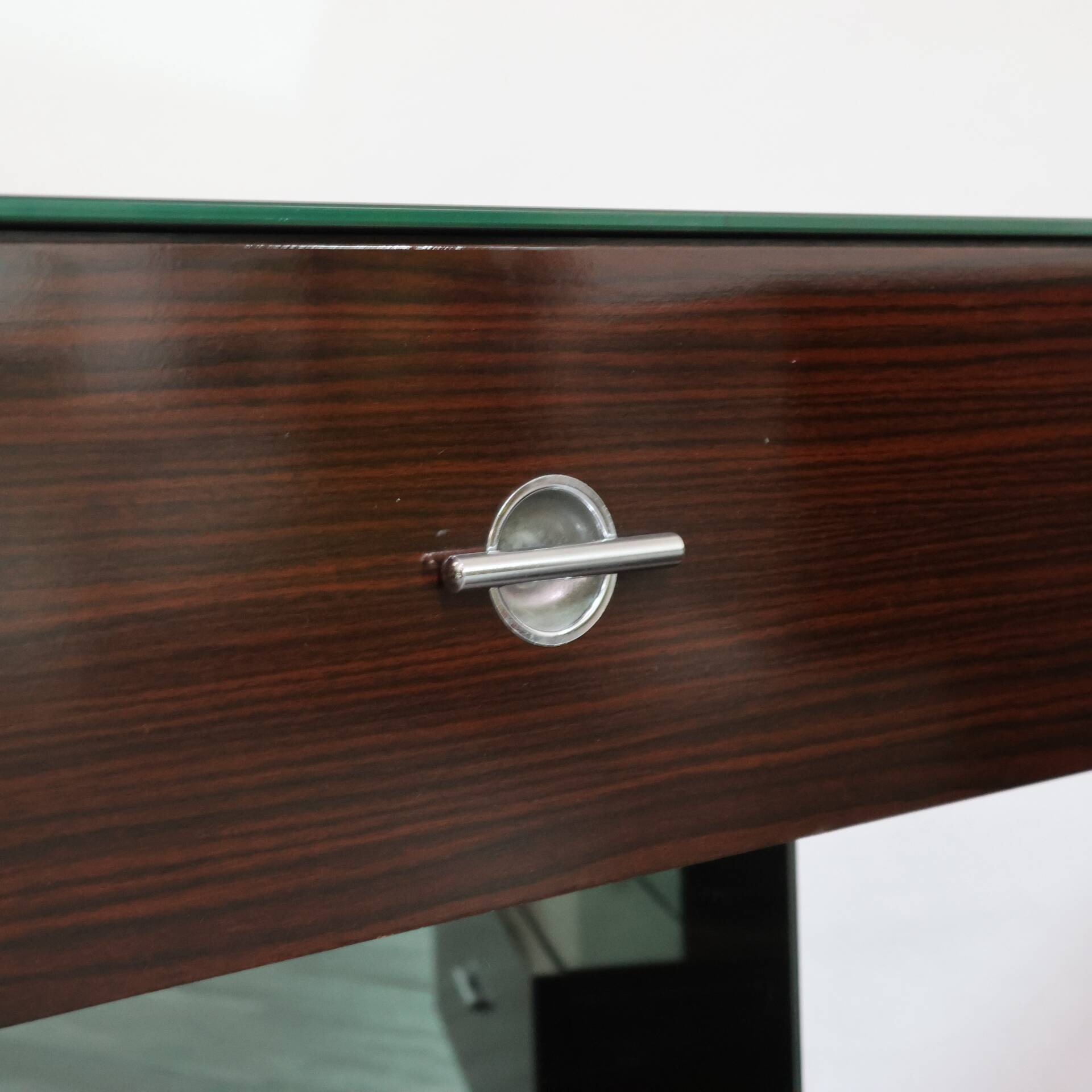 Paire de chevets en ébène design cubique années 80