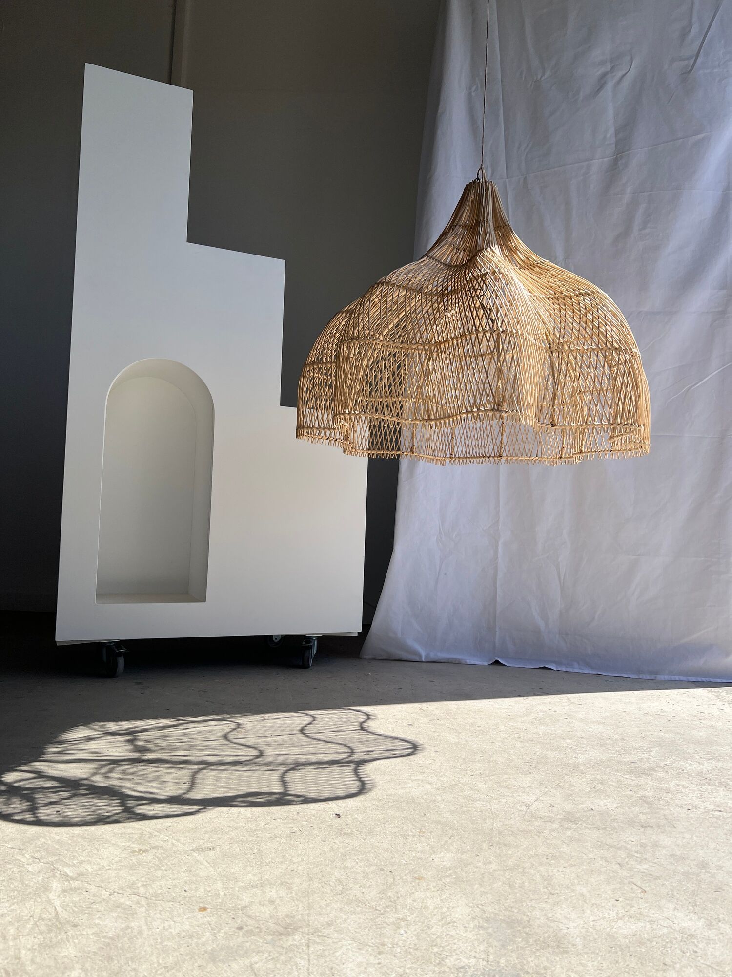 Rattan pendant lamp in the shape of a flower