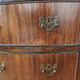 Paire de petites commodes anglaises style Queen Anne – années 1950
