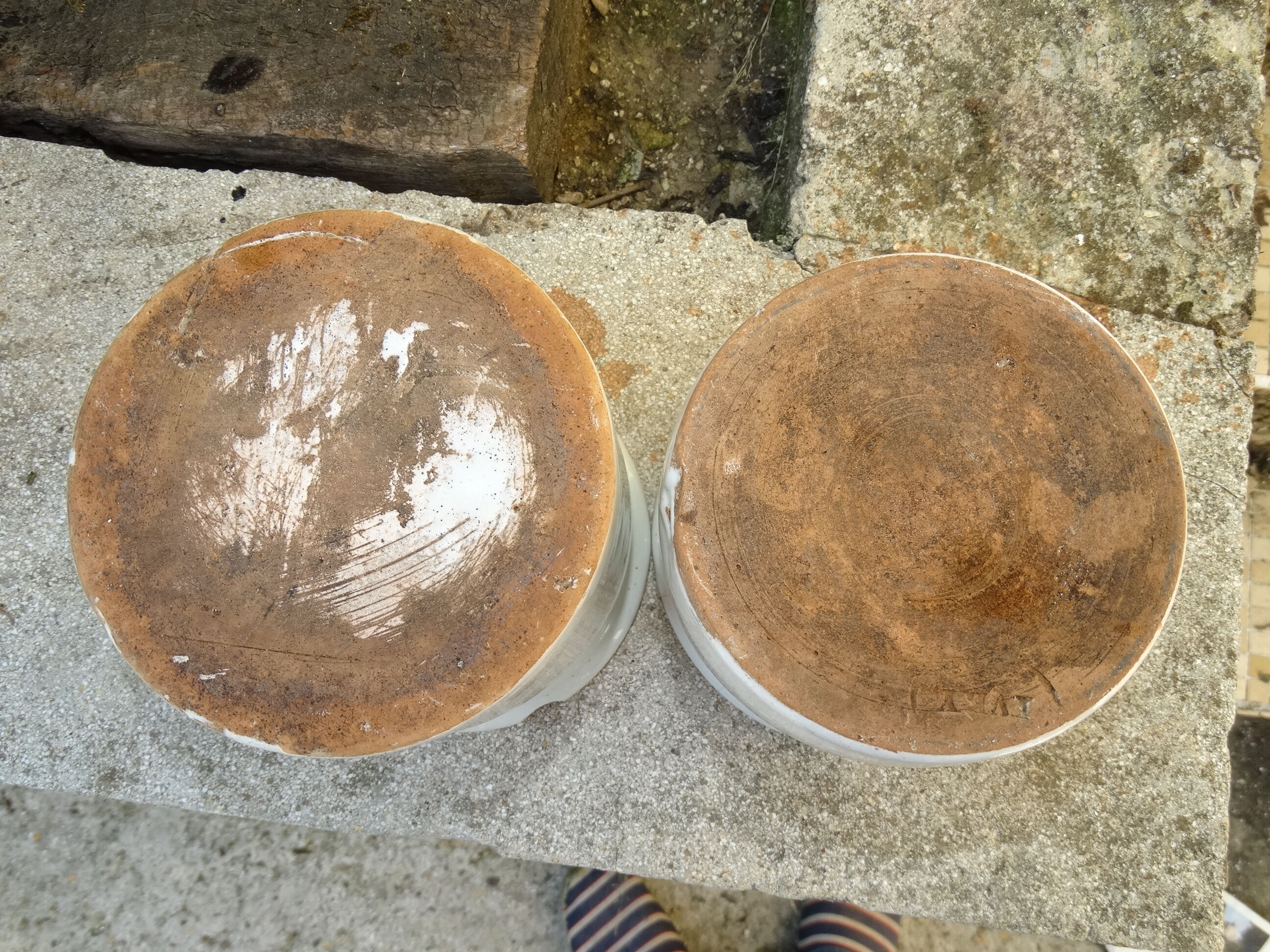 Pot stoneware old enamel