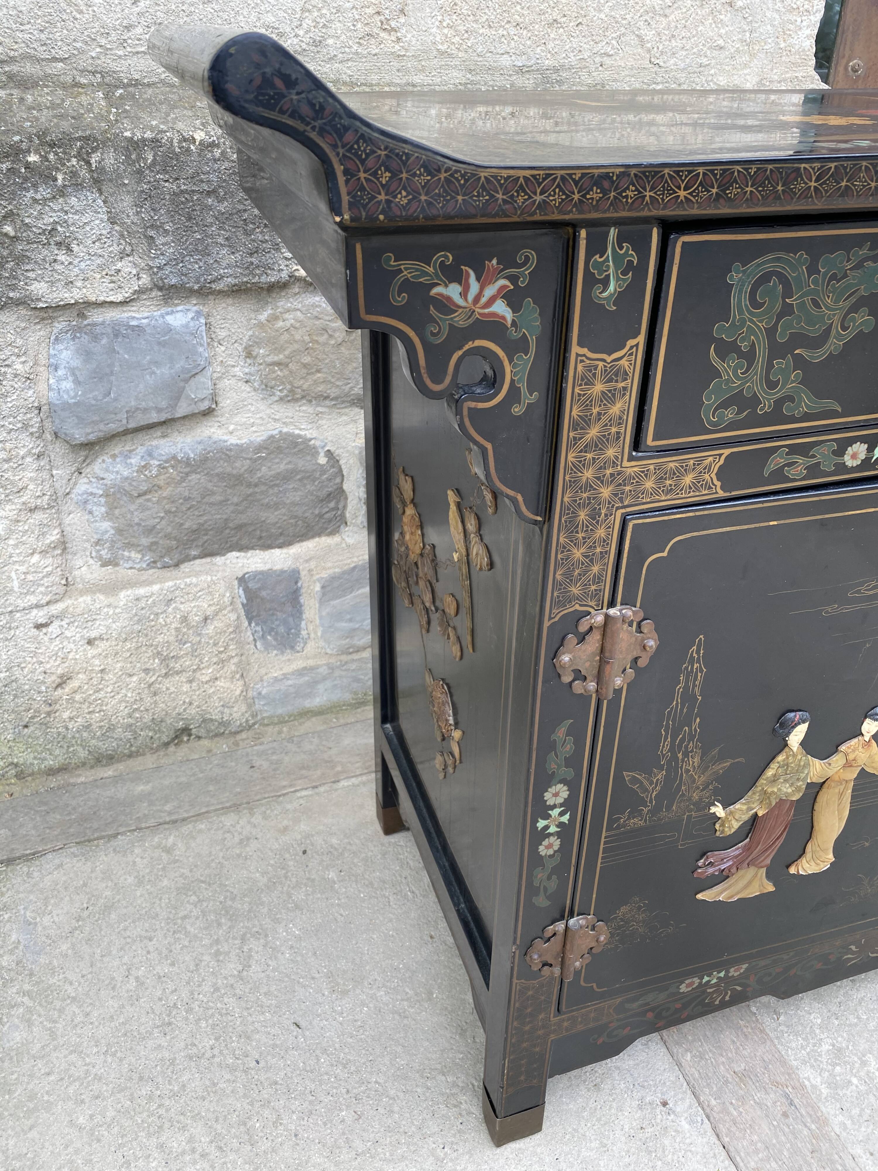 Chinese furniture console 1960 lase wood