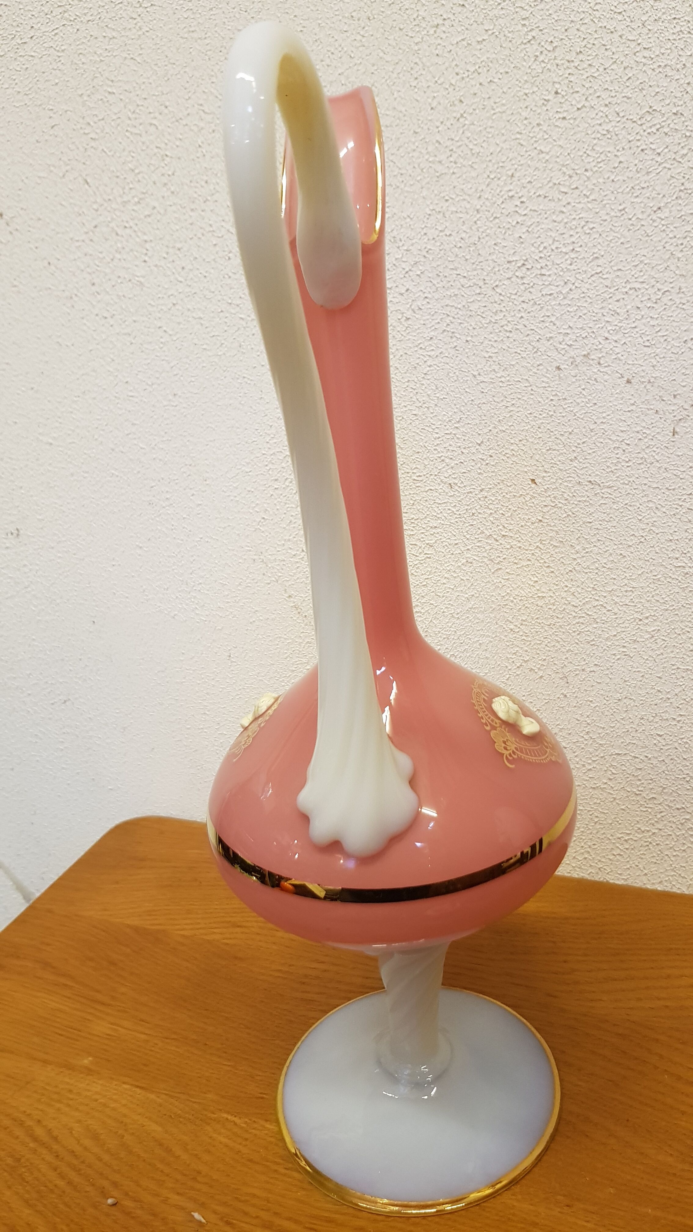 Aiguiere white and pink blown glass