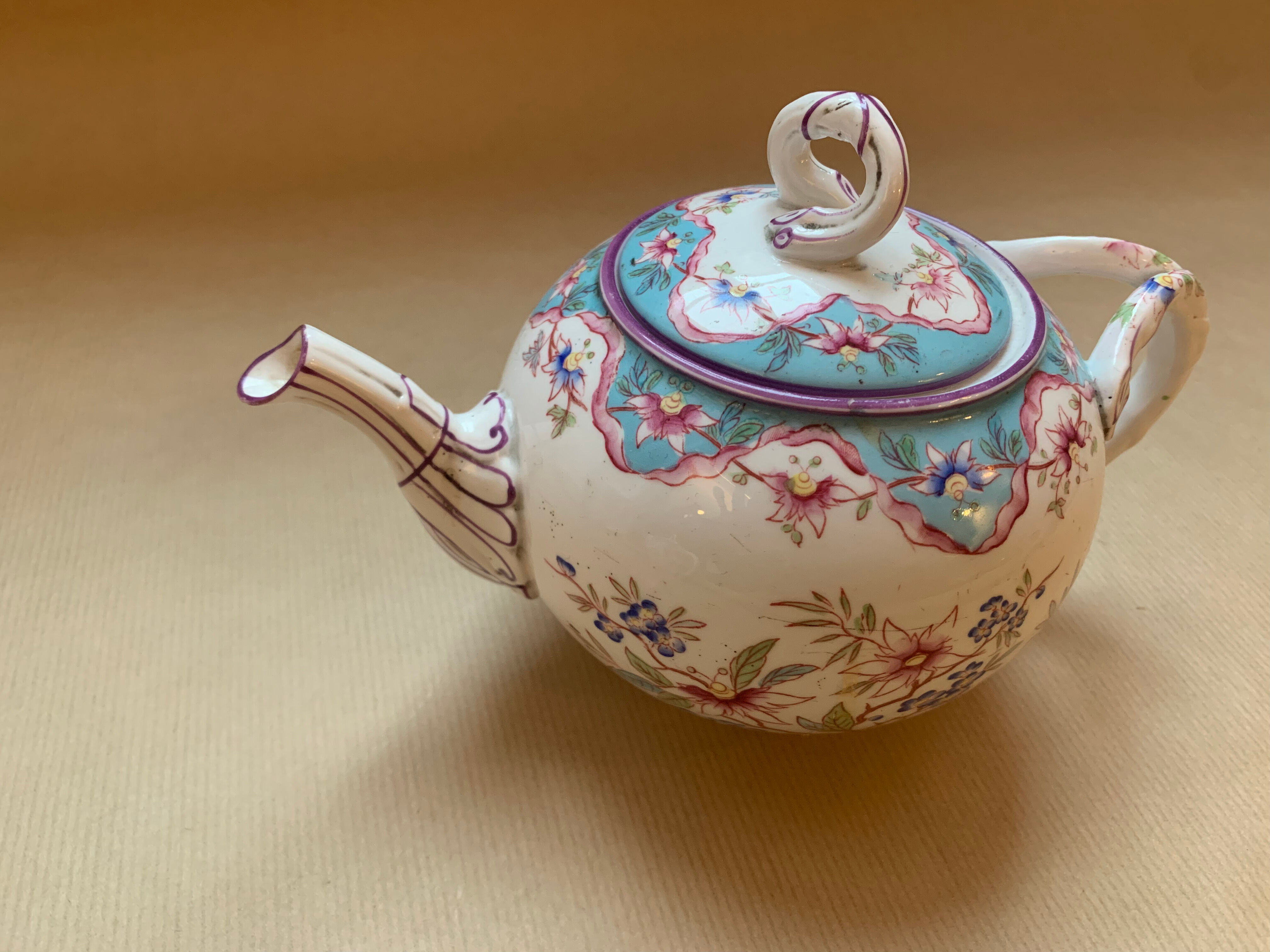 Porcelain teapot Sarreguemines