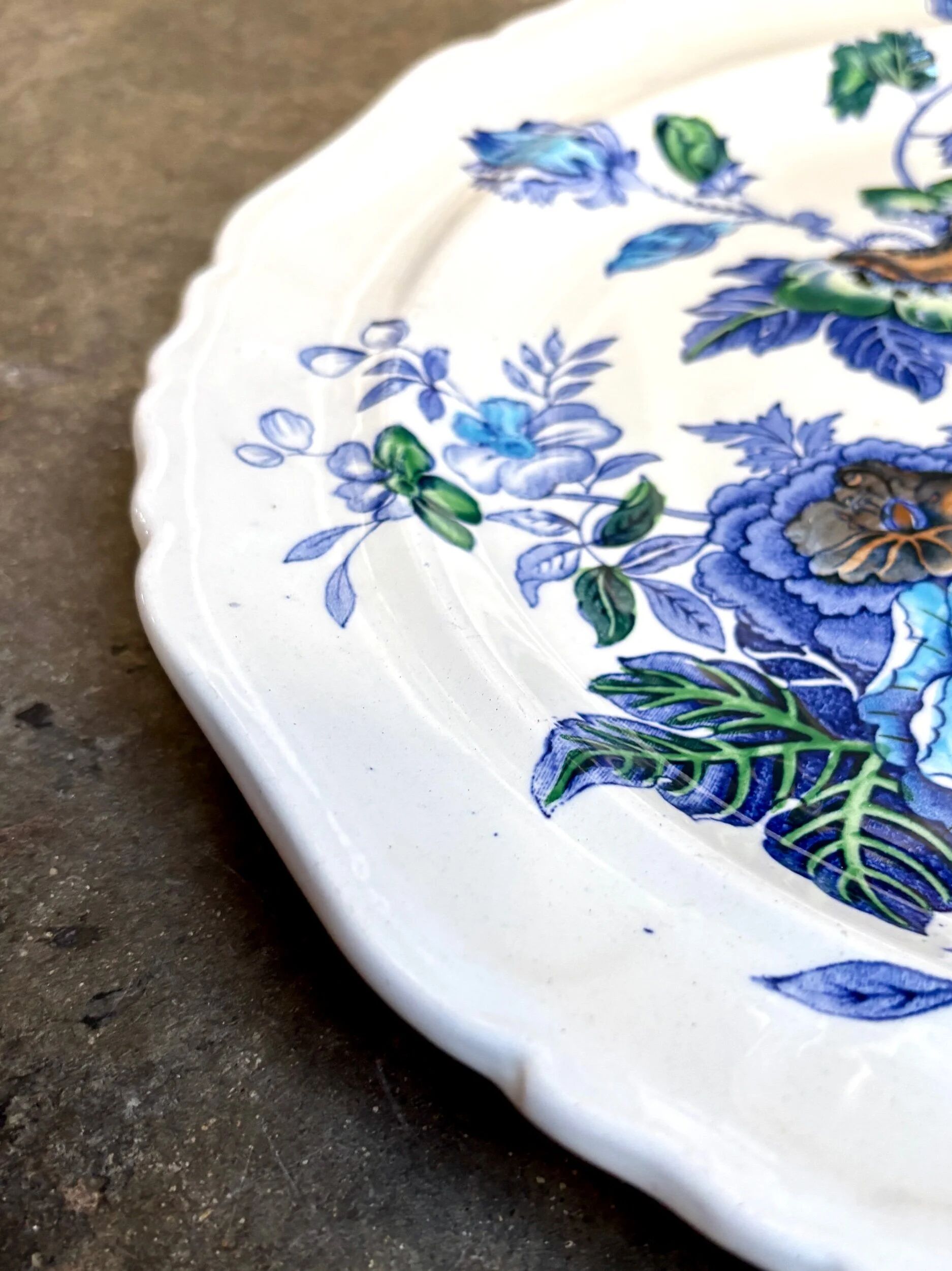 Round Mason's plate in polychrome ironstone, "Belvedere" service - early 20th century.