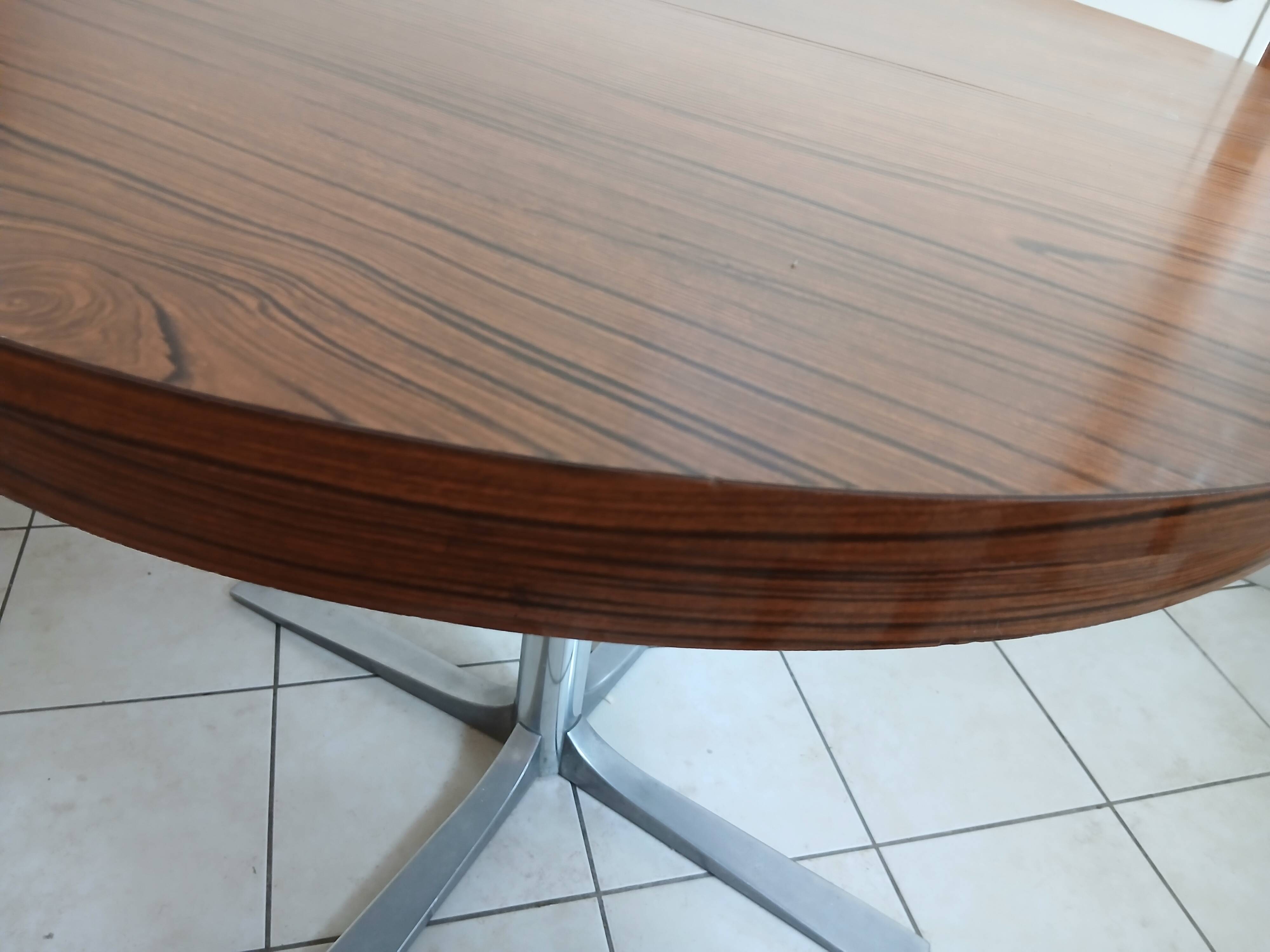 Round butterfly formica table