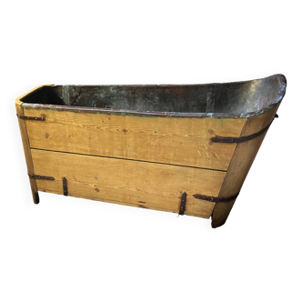 Copper and wood bathtub