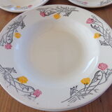 4 assiettes creuses et 4 assiettes plates anciennes au décor floral